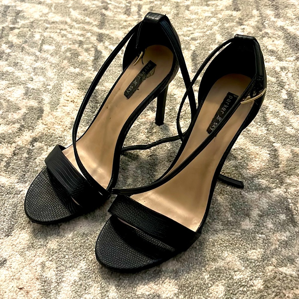 Very cute black heels